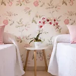 Pale Cream Mrz Апартаменти *