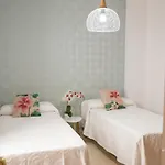Апартаменти Pale Cream Mrz *